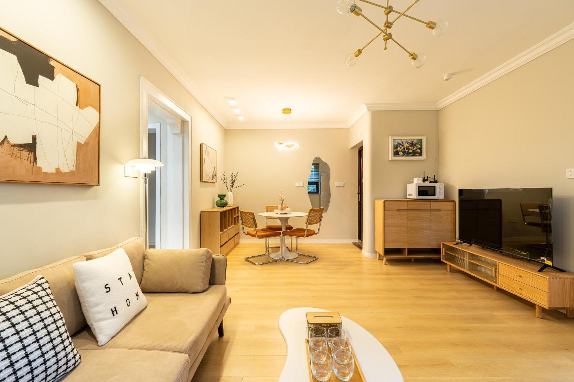 Hills&linghu's Transit-prime Suite-line 2, Huamu Rd 788, Direct To Key Spots & Sniec *