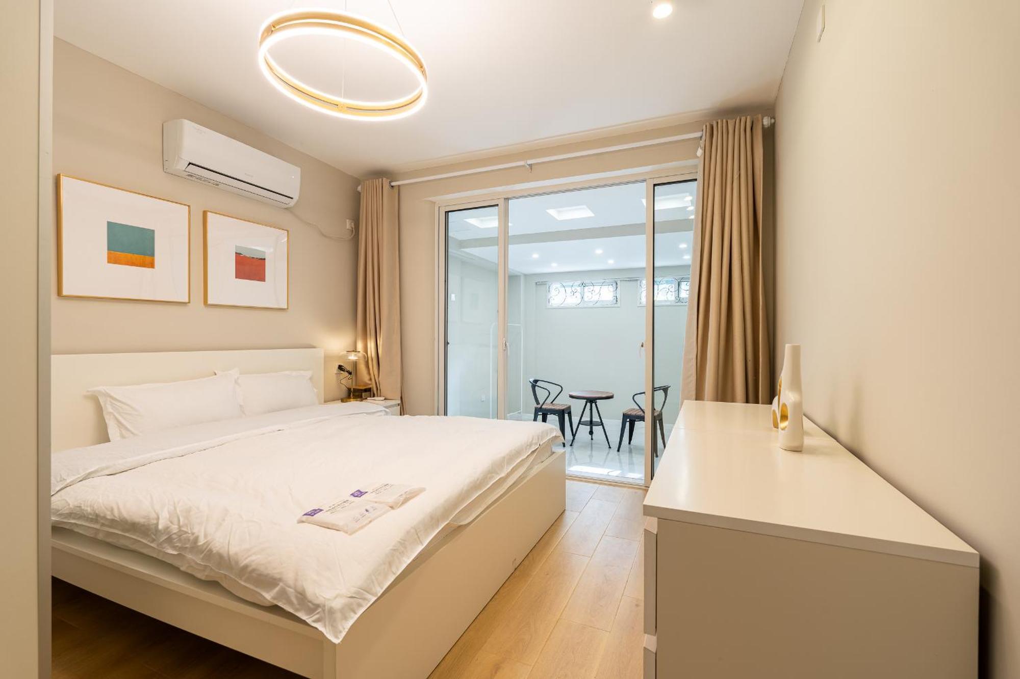 Hills&linghu's Transit-prime Suite-line 2, Huamu Rd 788, Direct To Key Spots & Sniec