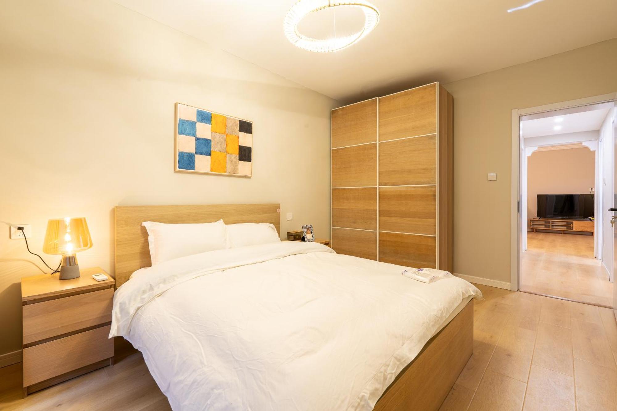 Hills&linghu's Transit-prime Suite-line 2, Huamu Rd 788, Direct To Key Spots & Sniec Apartment *